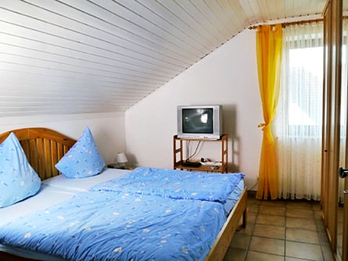 Schlafzimmer 1